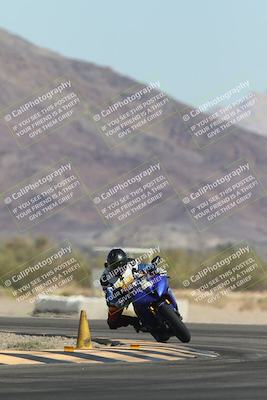 media/Oct-30-2025-Racers Edge (Thu) [[dabbdaf680]]/3-B Group/Session 2 (Turn 14)/